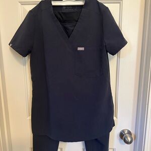 FIGS XS Navy Set (Catarina Top + Zamora Jogger)